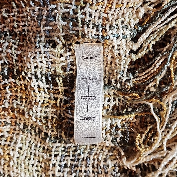 ⚡️5 For $10⚡️ Vintage loose knit rayon scarf by Index - Picture 3 of 4